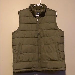 Gap Men’s Puffer Vest